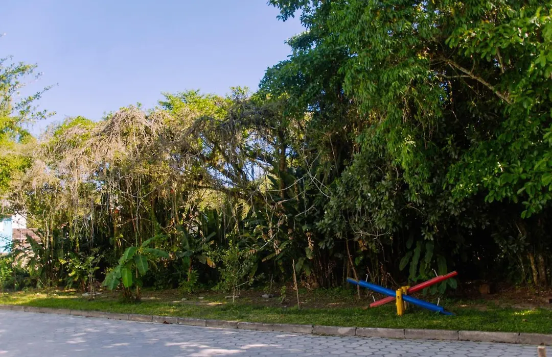 Apto no Itaguá, 2 dts, wifi, piscina e ar condicionado-1